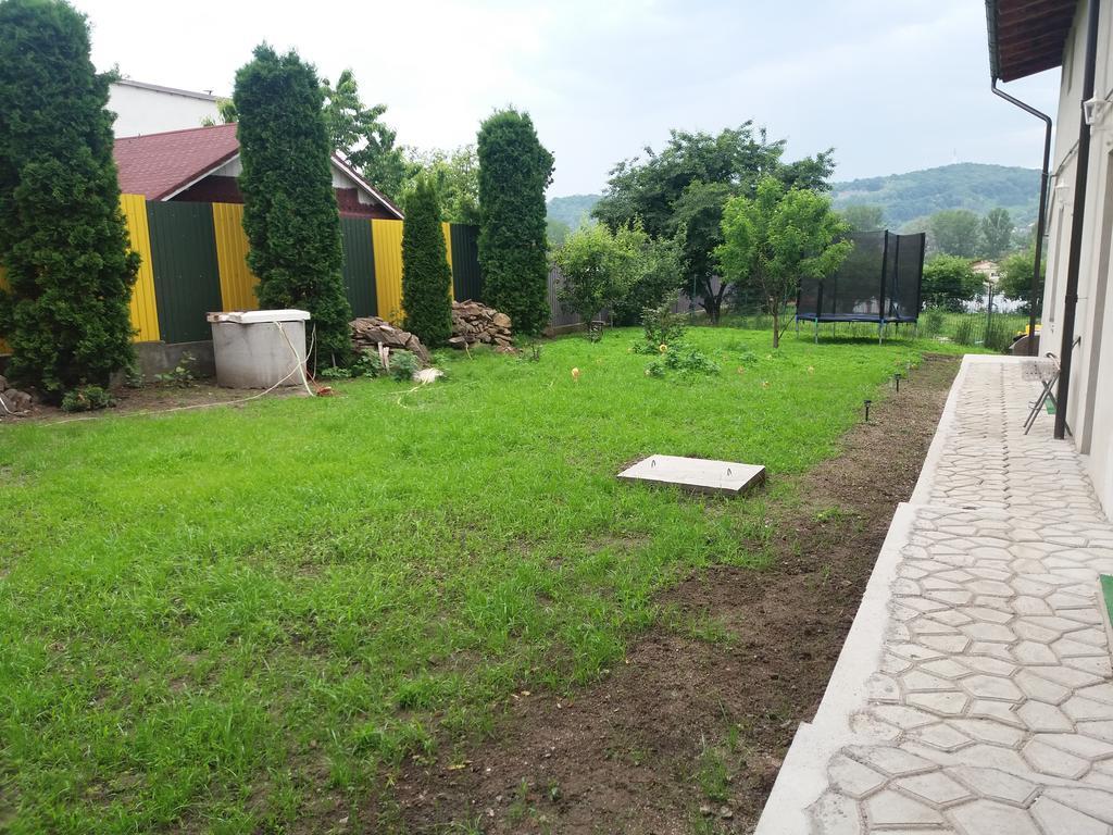 Casa Ariana Hotel Curtea De Arges Luaran gambar